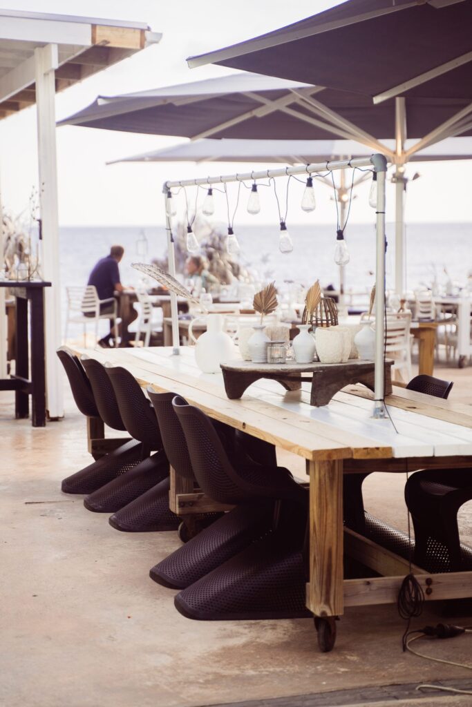 Restaurantterras aan zee in Pietermaai District, Curaçao